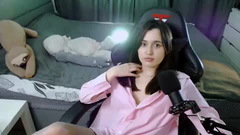 Kira  follow me  online show from February 2025 01:45:02 AM