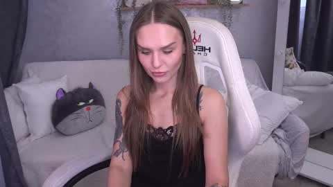 kiraagray online show from December 2025 06:43:02 AM