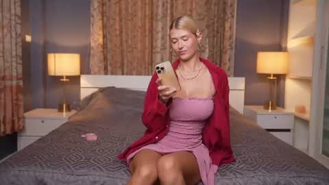 kira bloom online show from June 2026 03:33:02 AM