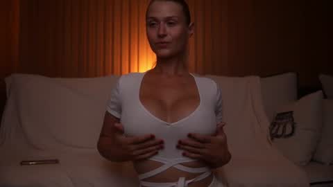 kira bloom online show from July 2026 03:43:01 PM