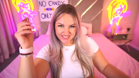 Kira online show from November 2025 10:53:02 PM