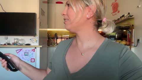 KiraDivine online show from September 2025 09:43:02 AM