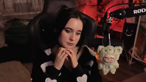 Kira    online show from November 2025 01:19:02 AM