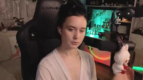 Kira    online show from January 2026 07:49:02 PM