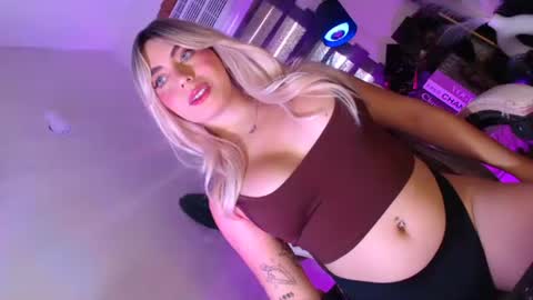 Snapshot of kiramillerxx chatting on October 2025 02:20:01 AM Its your girl KIRA online show from October 2025 02:20:01 AM