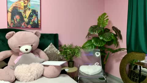 Kirra online show from May 2026 01:05:02 PM