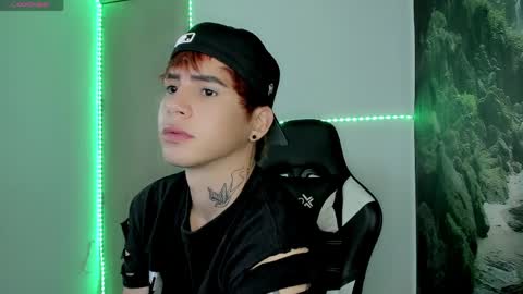 kiss_whitee online show from April 2026 02:31:01 AM