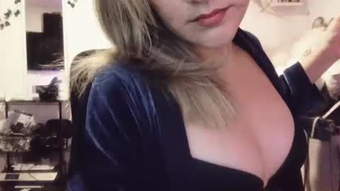 Snapshot of kissahsins chatting on November 2025 04:23:02 AM Kissah Kreampuff online show from November 2025 04:23:02 AM