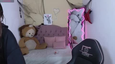 Snapshot of kissi_tay1 chatting on November 2025 11:33:02 AM KISSI online show from November 2025 11:33:02 AM