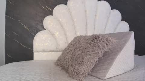 Snapshot of kissme_luna chatting on March 2026 07:07:01 PM BELLA FLAME online show from March 2026 07:07:01 PM