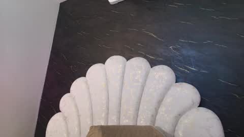 Snapshot of kissme_luna chatting on April 2026 07:10:01 PM BELLA FLAME online show from April 2026 07:10:01 PM