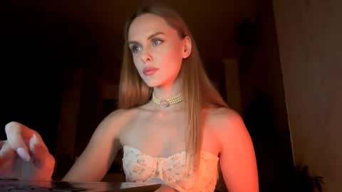 Emma online show from September 2025 05:27:01 PM