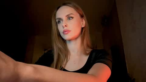 Emma online show from September 2025 08:14:01 PM