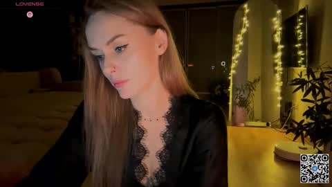 Emma online show from November 2025 09:46:02 PM