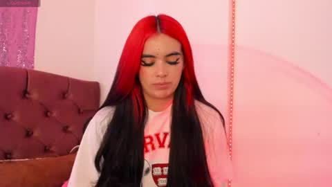 Snapshot of kit_kat_10 chatting on June 2026 07:35:02 PM Lily online show from June 2026 07:35:02 PM