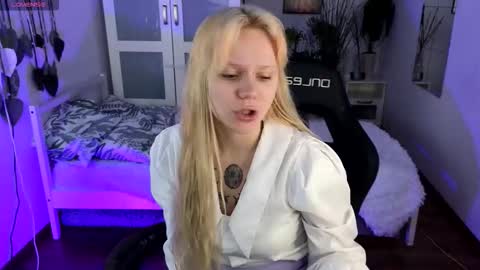 Snapshot of kitten_murray chatting on November 2025 06:02:02 AM barbara online show from November 2025 06:02:02 AM