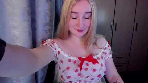 kitten_sun online show from October 2025 02:14:02 AM