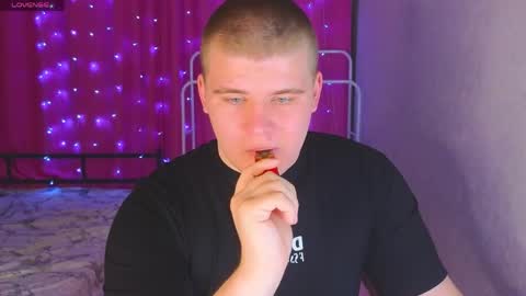 Snapshot of kittenmur chatting on April 2026 08:20:02 PM Vlad online show from April 2026 08:20:02 PM