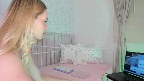 sophie online show from May 2026 05:07:01 PM