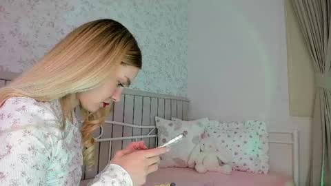 sophie online show from May 2026 05:07:02 PM