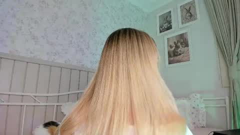 sophie online show from May 2026 04:35:02 PM