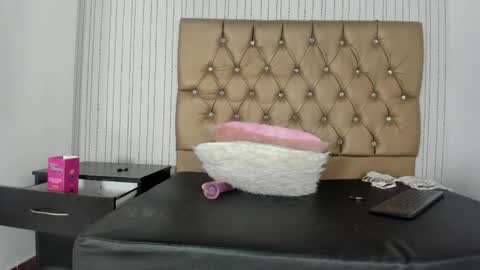kitty eloays online show from April 2026 08:57:02 PM