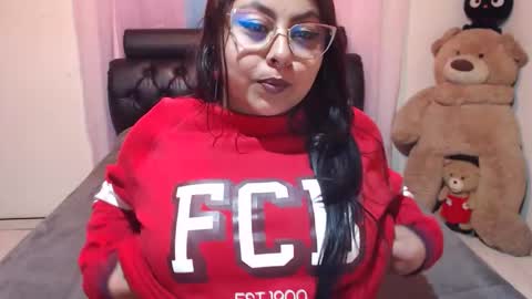 Snapshot of kitty_eyes chatting on November 2025 04:33:02 AM kitty online show from November 2025 04:33:02 AM