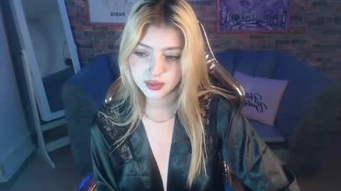 Snapshot of kitty_fox_b chatting on January 2025 10:52:01 PM kitty_fox_b online show from January 2025 10:52:01 PM