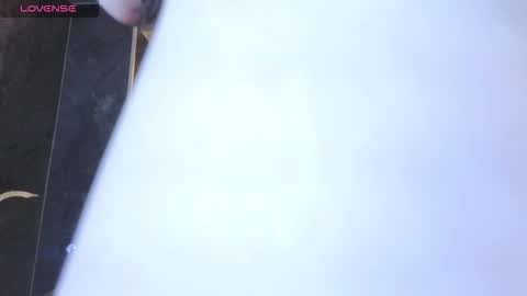 kitty_fox_b online show from October 2025 01:00:02 PM