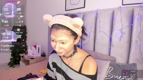 Snapshot of kitty_gang chatting on December 2024 02:10:01 AM Camila online show from December 2024 02:10:01 AM
