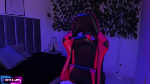 Camila online show from October 2025 02:32:02 AM