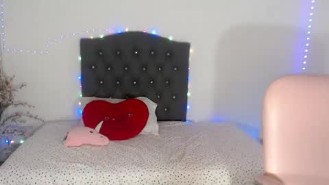 Snapshot of kitty_girl8 chatting on September 2025 07:59:02 PM kitty online show from September 2025 07:59:02 PM