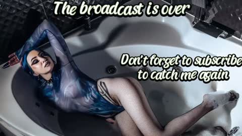 Snapshot of kitty_goth chatting on December 2024 09:33:02 PM Hey Im Ellie if you like me and like my show give me a thumbs up hehe online show from December 2024 09:33:02 PM