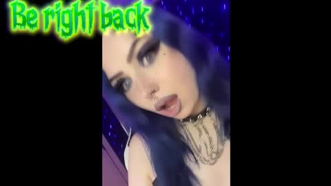 Snapshot of kitty_goth chatting on January 2025 09:24:01 PM Hey Im Ellie if you like me and like my show give me a thumbs up hehe online show from January 2025 09:24:01 PM