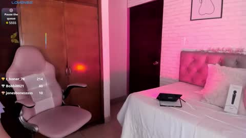 Snapshot of kitty_pam chatting on January 2026 11:37:02 AM Kitty online show from January 2026 11:37:02 AM