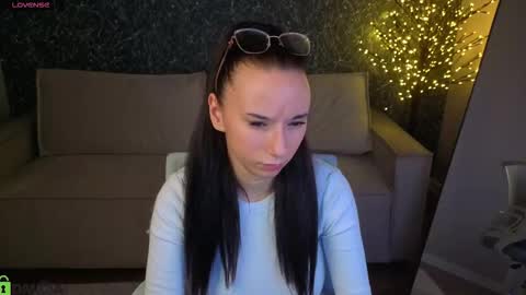 Snapshot of kitty_roose chatting on February 2026 09:43:01 AM kitty online show from February 2026 09:43:01 AM