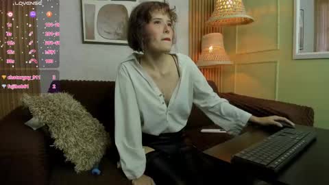 kitty_star_ online show from April 2026 08:12:02 PM