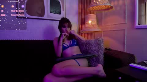 kitty_star_ online show from April 2026 08:44:01 PM