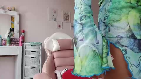 Snapshot of kitty_van chatting on September 2025 03:01:02 PM kitty_van online show from September 2025 03:01:02 PM