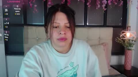 Snapshot of kitty_vibes_ chatting on November 2025 07:52:02 PM K I T T Y online show from November 2025 07:52:02 PM