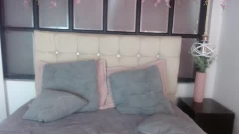 Snapshot of kitty_vibes_ chatting on December 2025 08:46:01 PM K I T T Y online show from December 2025 08:46:01 PM