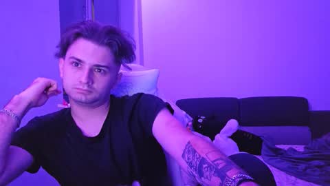 Eliz online show from December 2025 10:03:01 PM