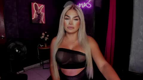 Snapshot of kittyhotts chatting on April 2026 10:27:02 AM Sari bell online show from April 2026 10:27:02 AM