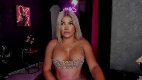 Snapshot of kittyhotts chatting on April 2026 10:18:02 AM Sari bell online show from April 2026 10:18:02 AM