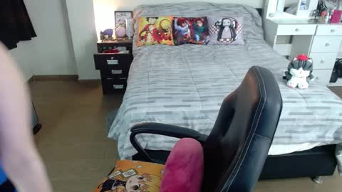 Snapshot of kittykat18x chatting on September 2025 11:06:02 PM Isabel online show from September 2025 11:06:02 PM