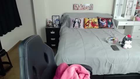 Snapshot of kittykat18x chatting on October 2025 12:30:02 AM Isabel online show from October 2025 12:30:02 AM