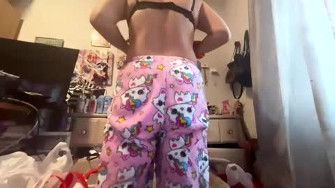 Snapshot of kittyluvx chatting on February 2025 06:23:02 PM kittyluvx online show from February 2025 06:23:02 PM