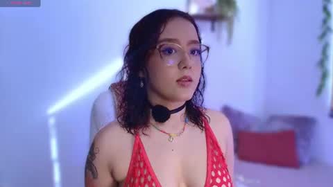 Snapshot of kittysophie_ chatting on June 2026 09:06:02 PM Sophie online show from June 2026 09:06:02 PM
