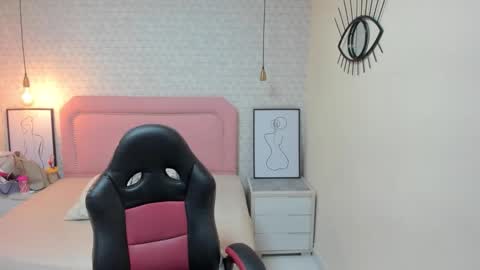  K I T T  Y  online show from October 2025 11:40:02 AM