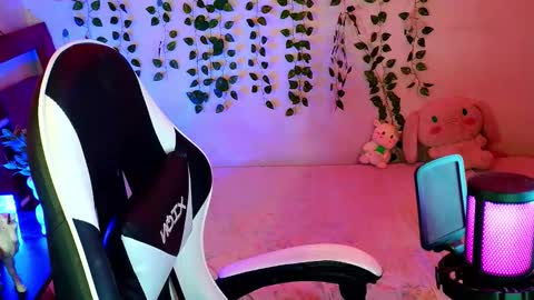 Snapshot of kittyuwu_ chatting on January 2026 08:00:02 PM Kittyuwu online show from January 2026 08:00:02 PM